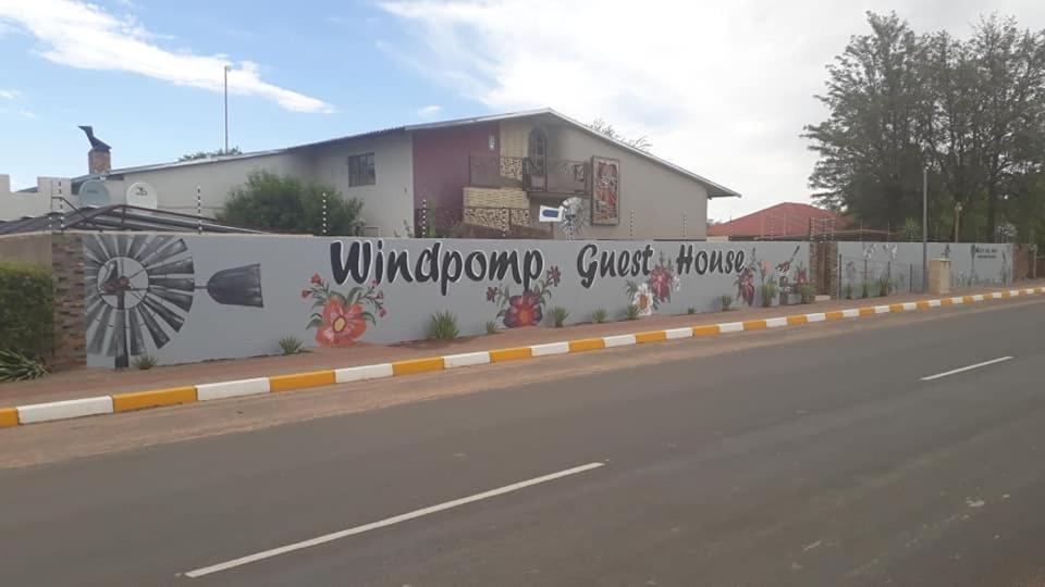 Die Windpomp Guesthouse Gobabis Eksteriør bilde