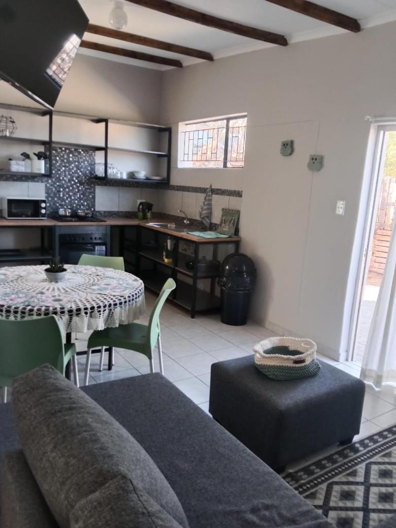 Die Windpomp Guesthouse Gobabis Eksteriør bilde